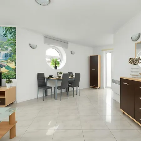 Sloneczny W Ustroniu Morskim Blisko Plazy By Renters 아파트